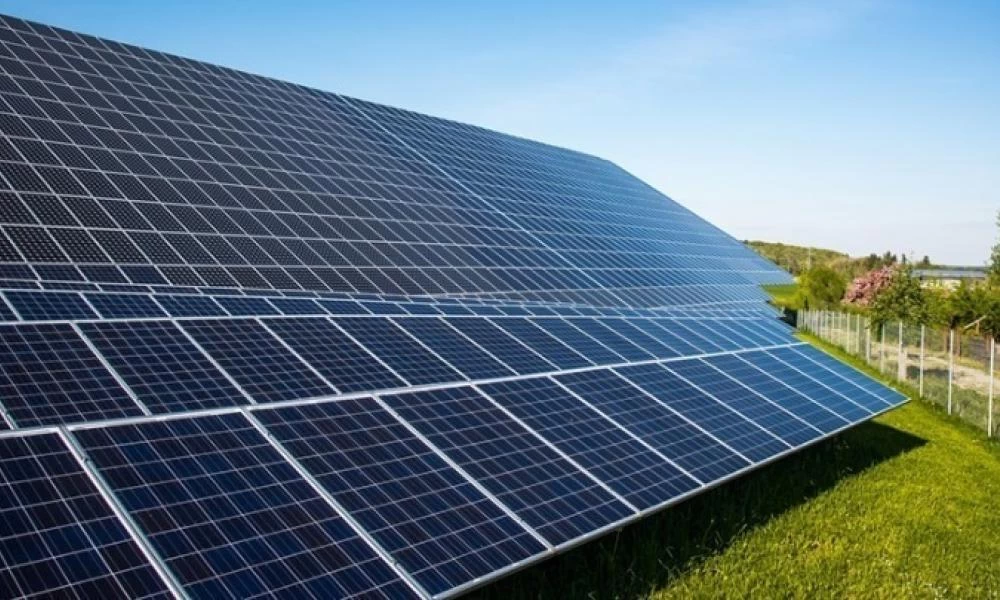 EY: Ιστορικά υψηλή επίδοση της Ελλάδας στον δείκτη ανανεώσιμων πηγών ενέργειας